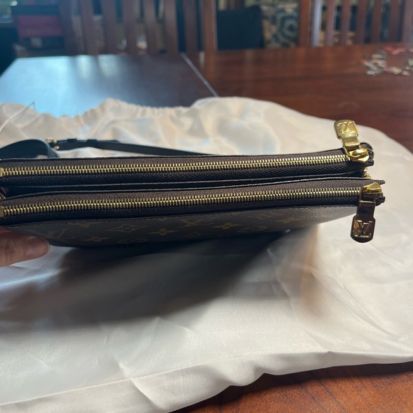 Louis Vuitton Double Giant Zip Pochette Reverse Monogram - Picture 2 of 10